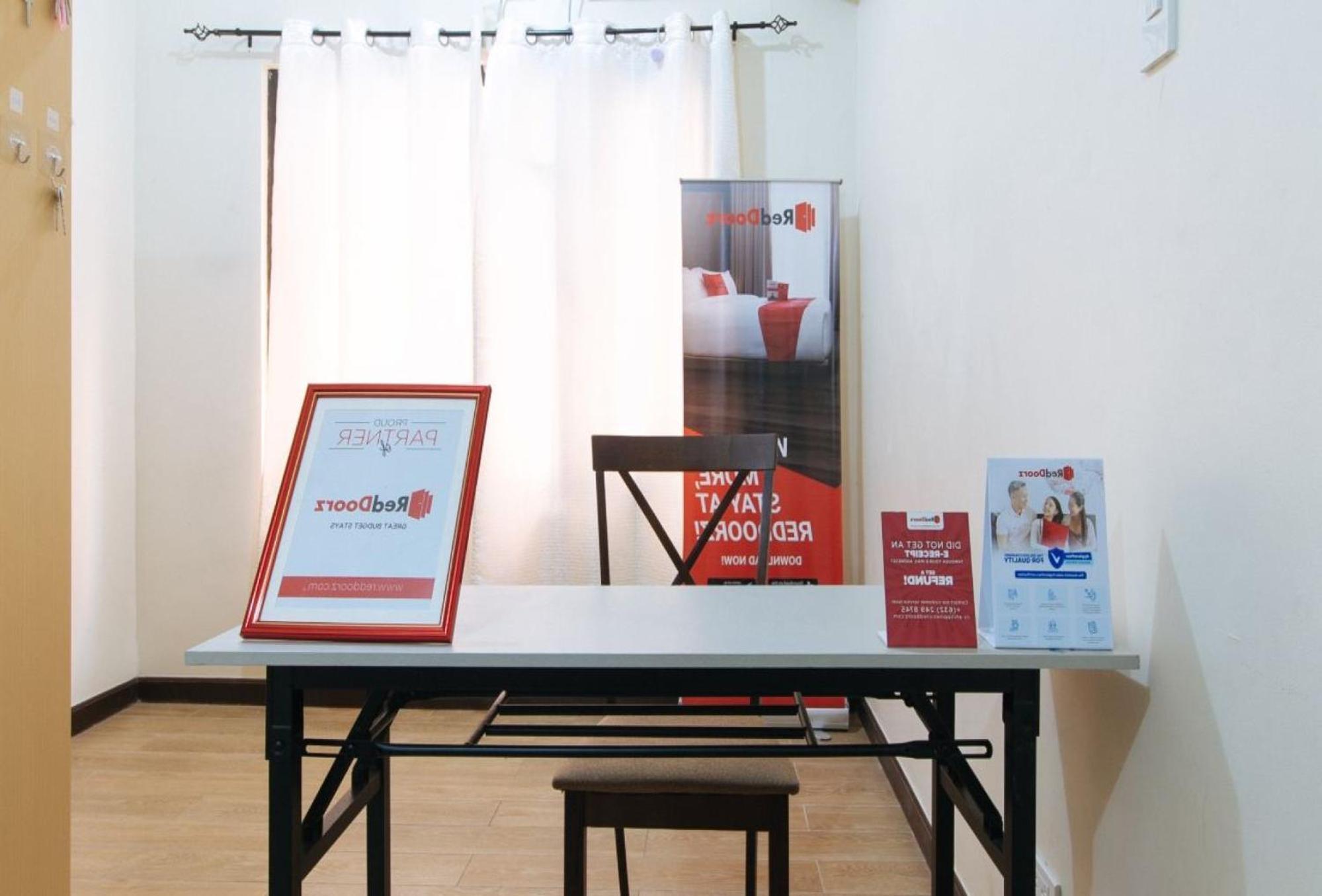 Hotel Reddoorz Near Cebu Metropolitan Cathedral Esterno foto