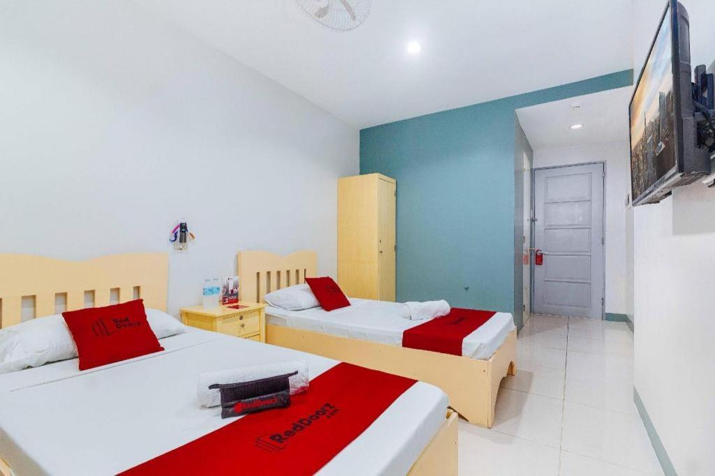 Hotel Reddoorz Near Cebu Metropolitan Cathedral Esterno foto